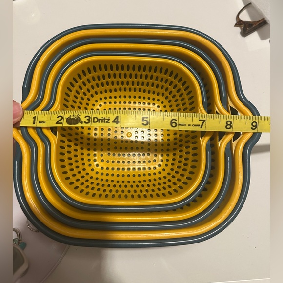 Set of Yellow and Dark Teal Nesting Colanders - Picture 4 of 4